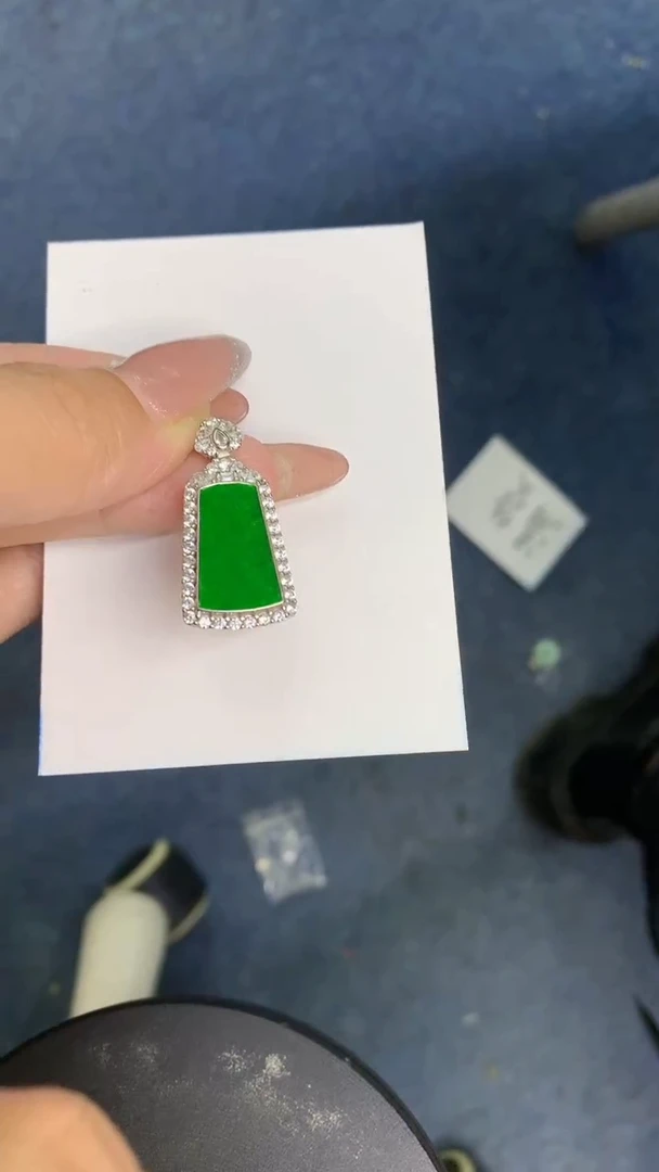 颈饰未镶嵌翡翠1