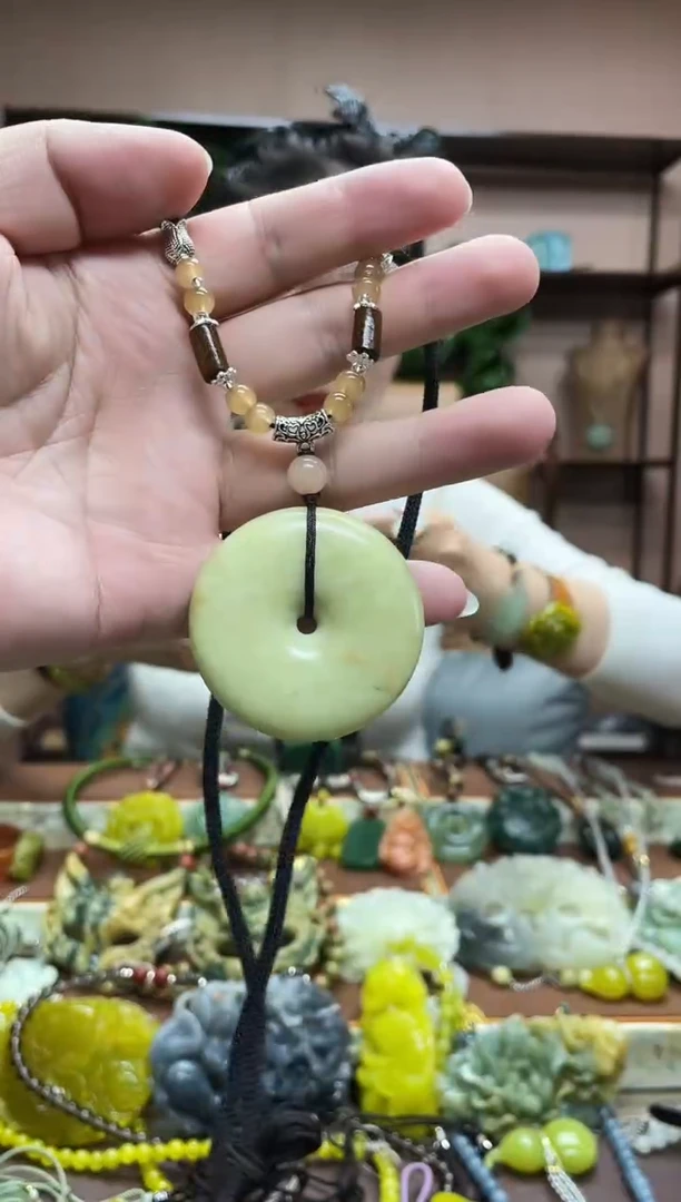 未镶嵌岫玉吊坠·1