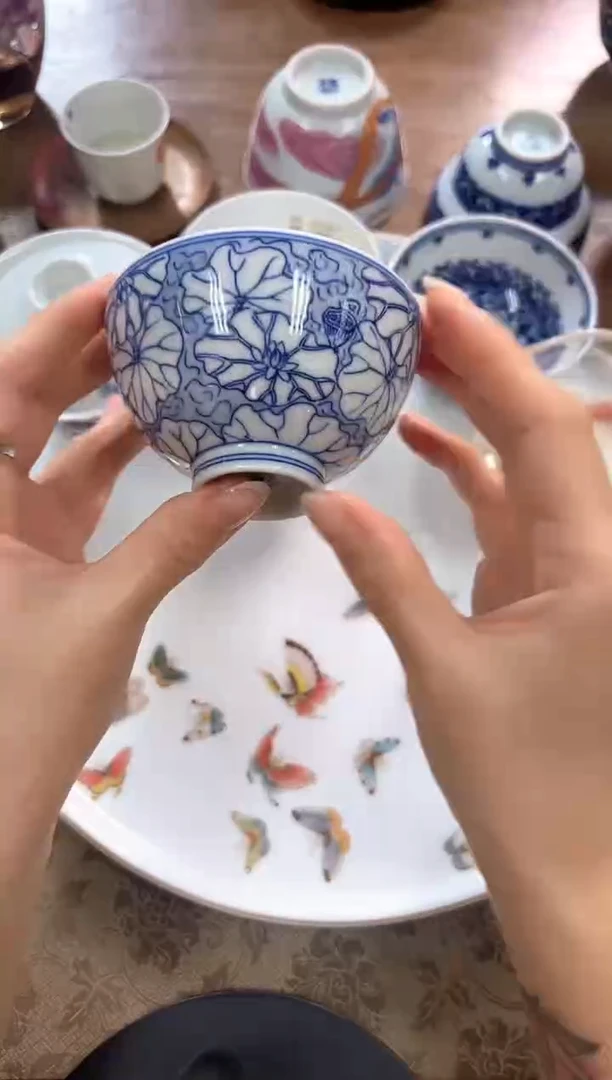 天青烟雨白描荷花杯