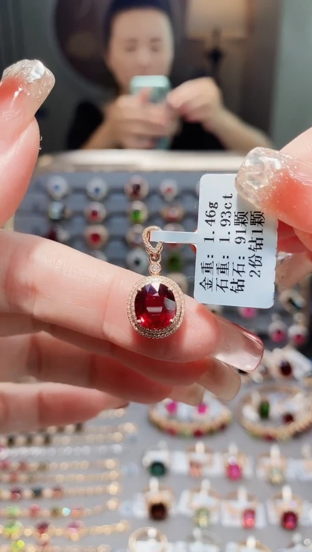 颈饰18K金镶嵌碧玺1.93.