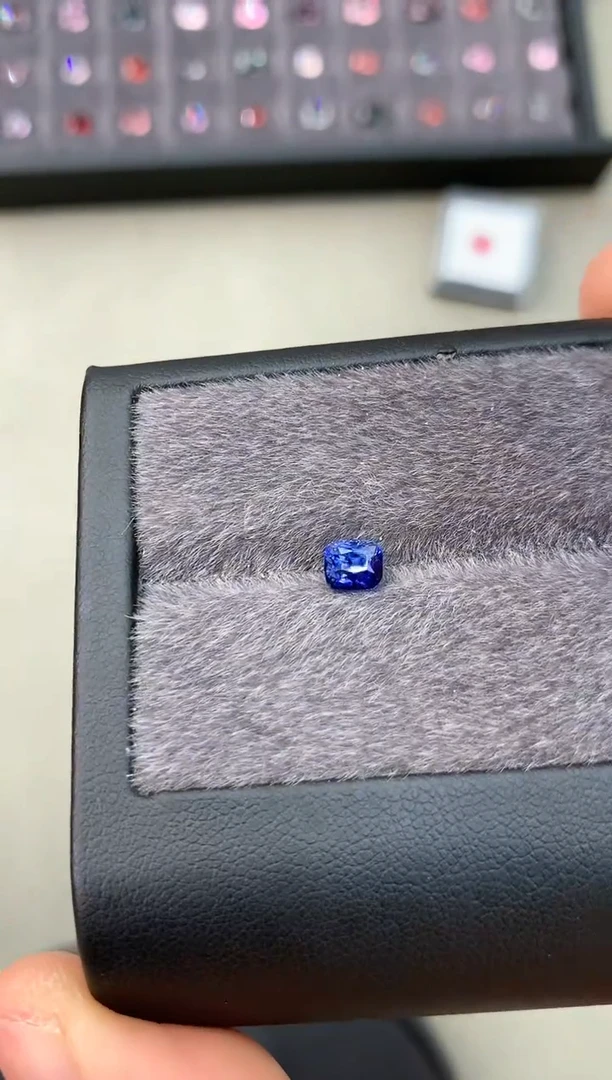 【闪购商品】定制蓝宝石裸石未镶嵌1.0ct 兰卡无烧蓝宝石