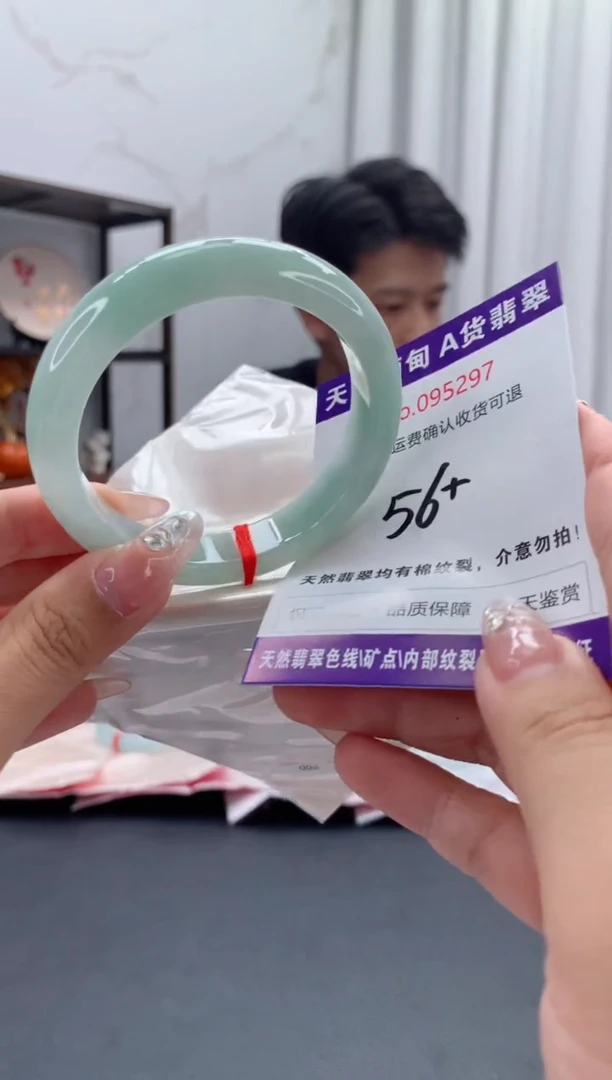 未镶嵌手镯翡翠有纹，完美者勿拍