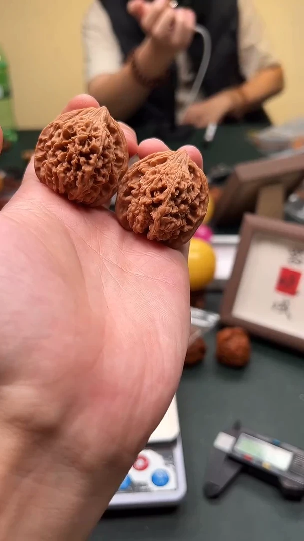 【闪购商品】文玩核桃把件37mm 满天星文玩核桃一对 37号
