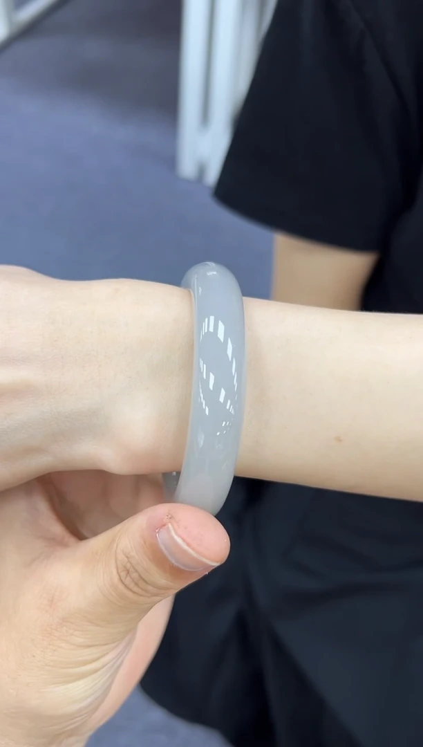 和田玉手镯未镶嵌56  909