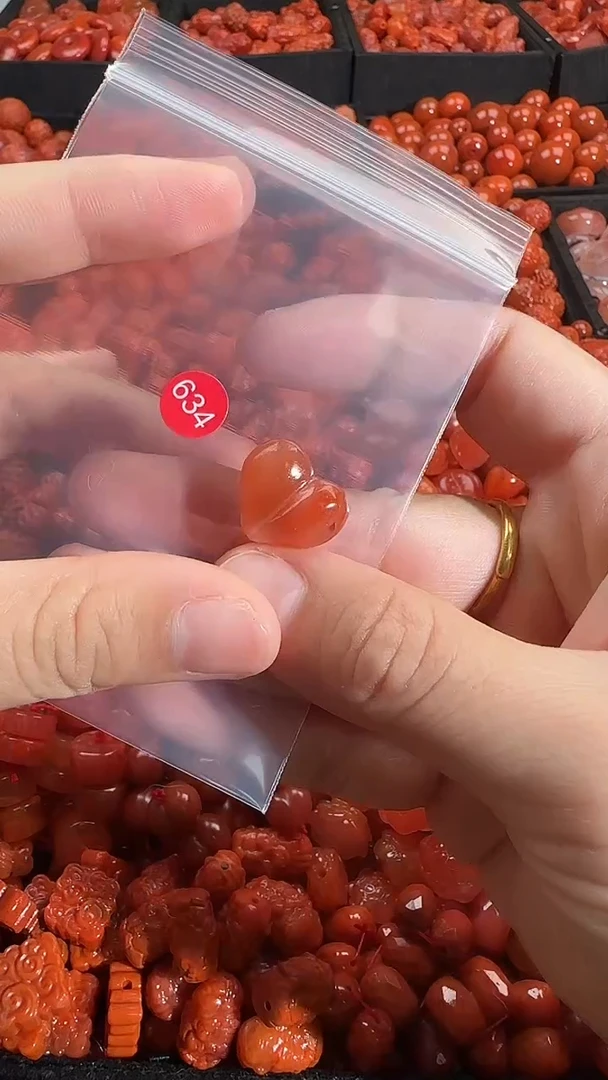 颈饰未镶嵌南红玛瑙1