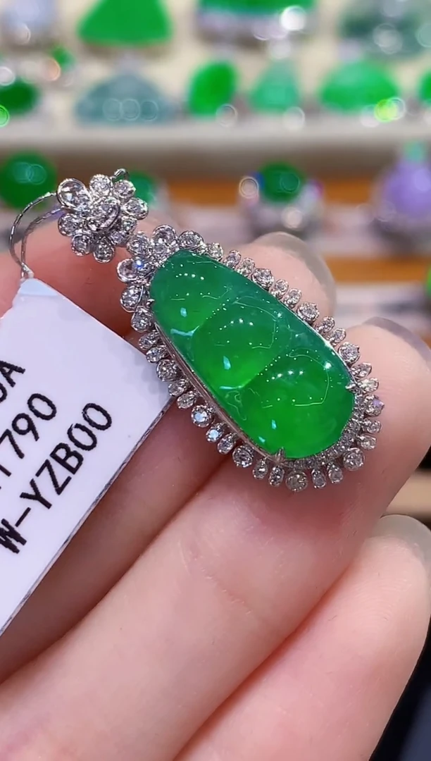 吊坠(不含链)18K金镶嵌翡翠L1790多样性发其一