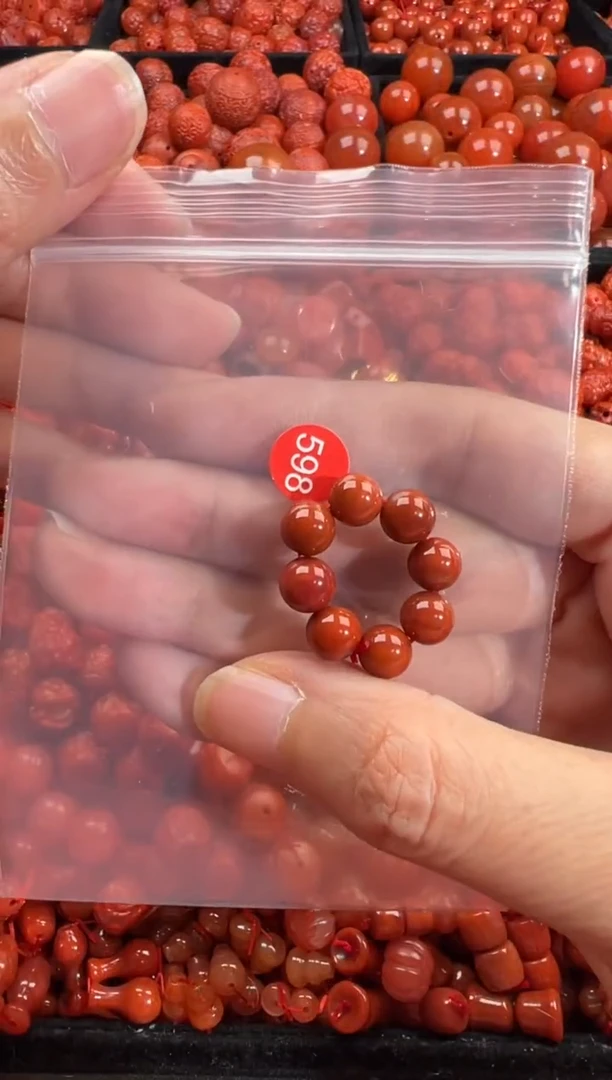 南红玛瑙未镶嵌颈饰1