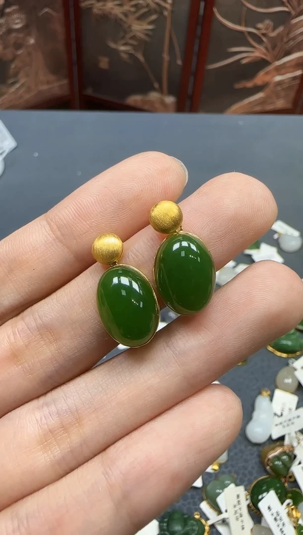 和田玉18K金镶嵌耳饰1