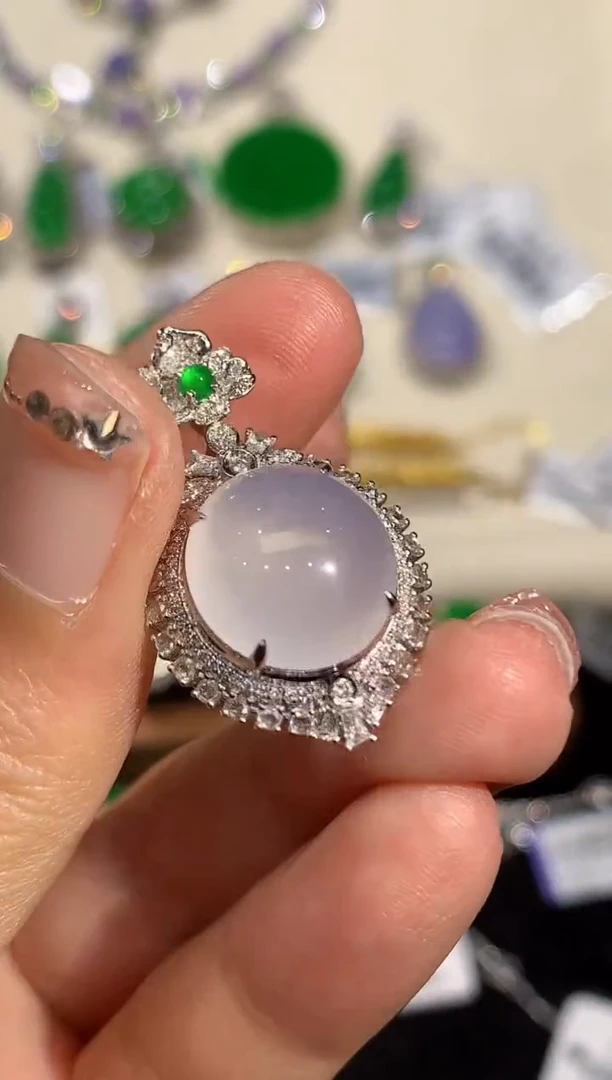 吊坠(不含链)18K金镶嵌翡翠多样性发其一