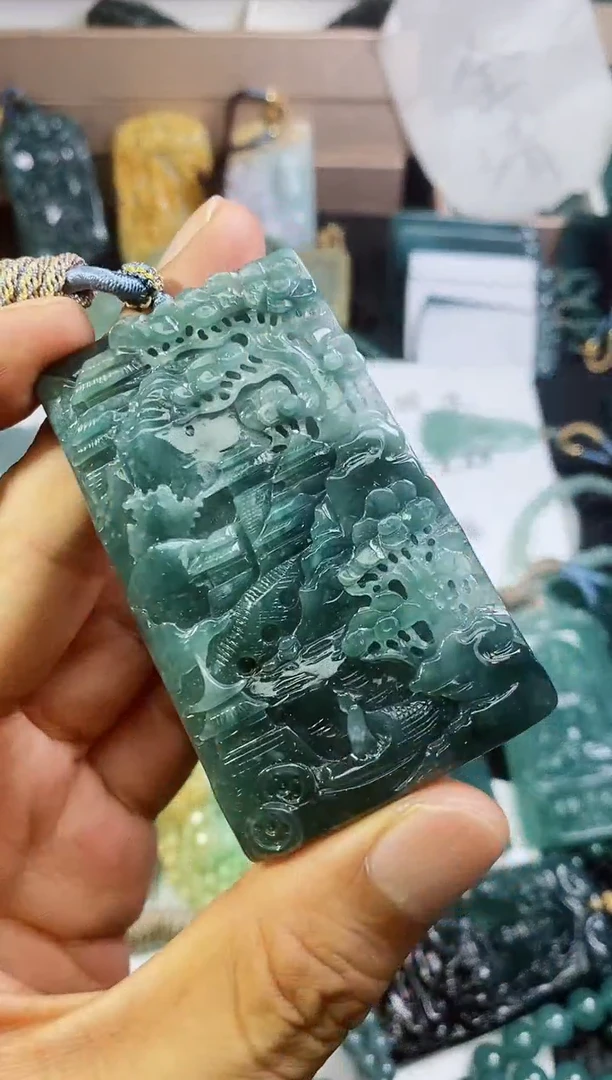 翡翠未镶嵌颈饰