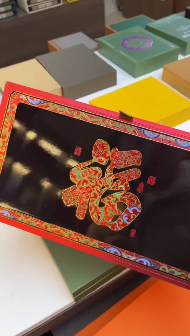 微瑕新款礼盒带版面样品1套（定制另价）