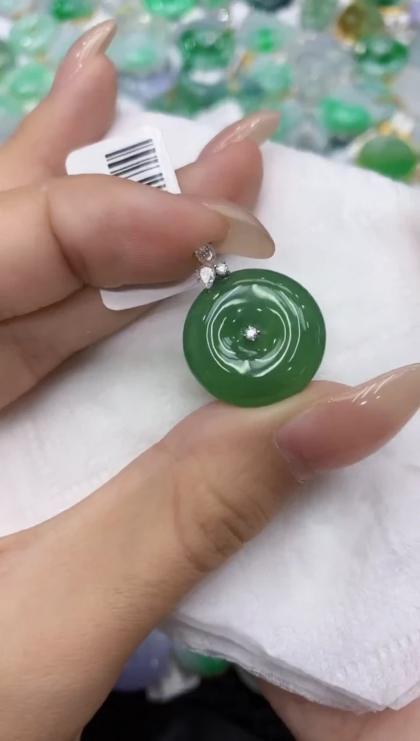 颈饰18K金镶嵌翡翠111111111111