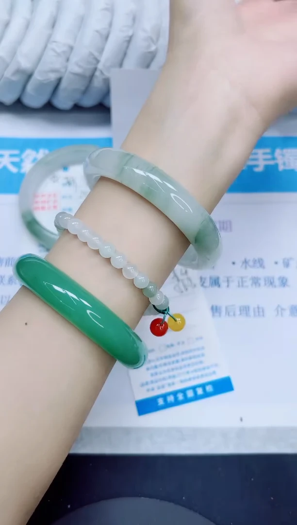 石英质玉手镯未镶嵌84/56.3