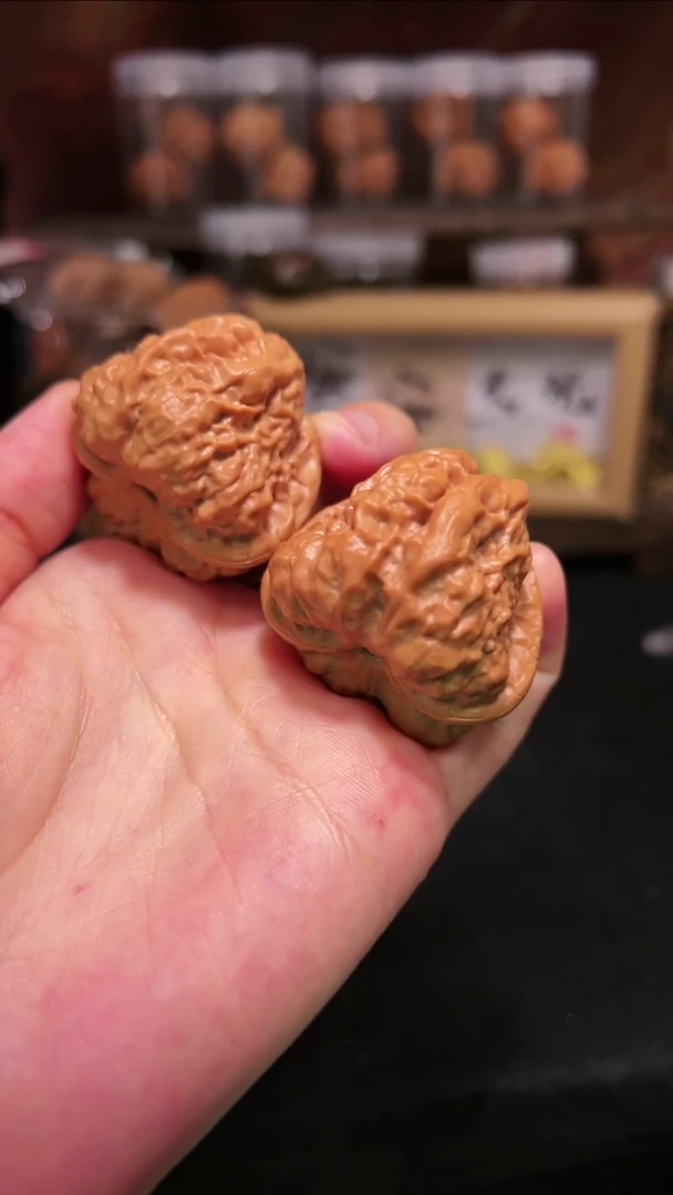 文玩核桃把件金蟾蛤蟆头 掐腰蹬腿蛙微色差40mm