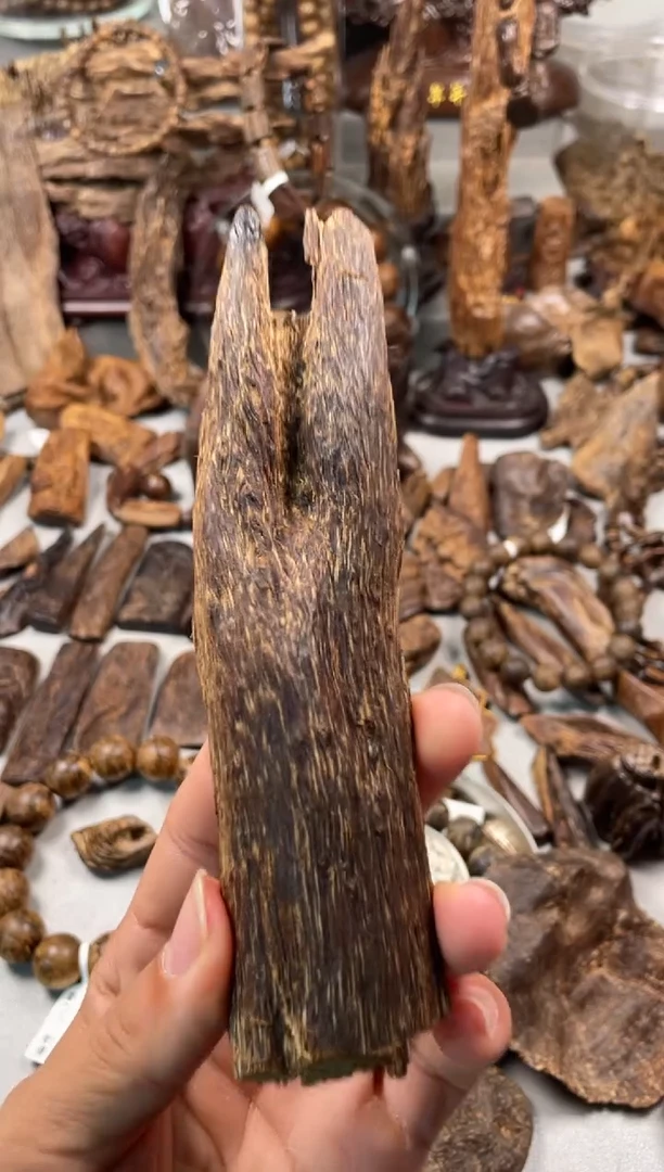 沉香沉香碎屑马*易达拉干  沉香