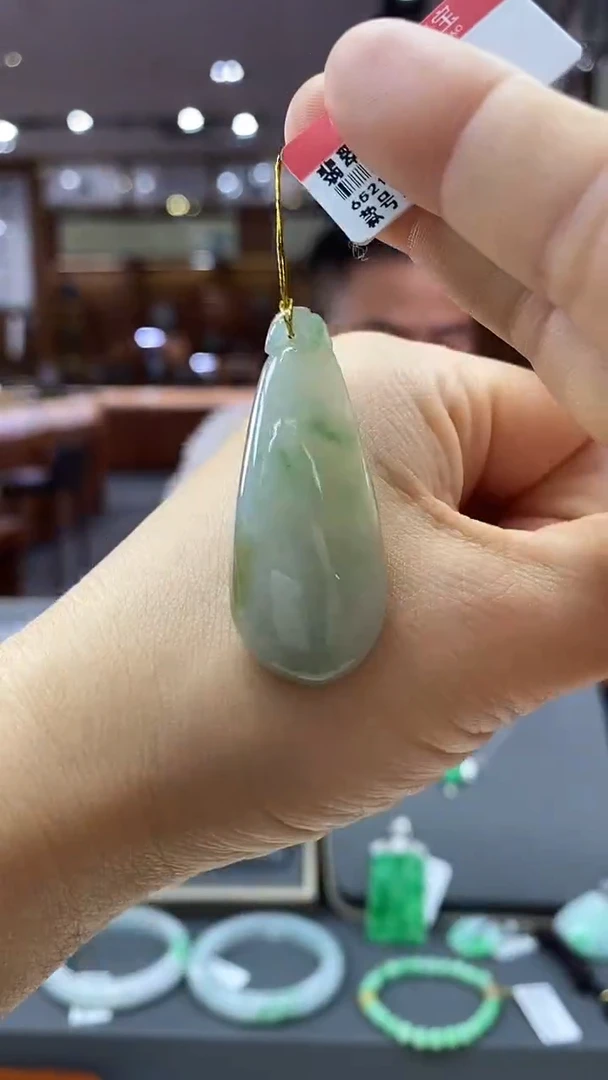 颈饰未镶嵌翡翠福瓜