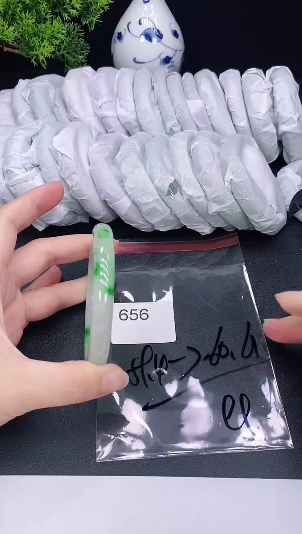 未镶嵌手镯翡翠656