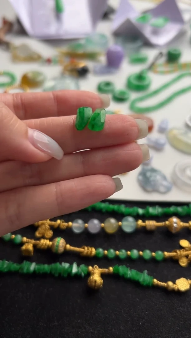 定制翡翠未镶嵌绿随行切割9000