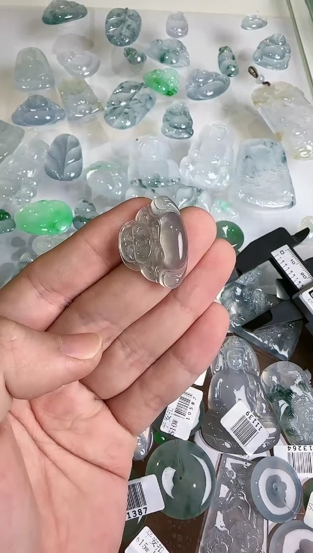 【闪购商品】翡翠吊坠(不含链)未镶嵌··