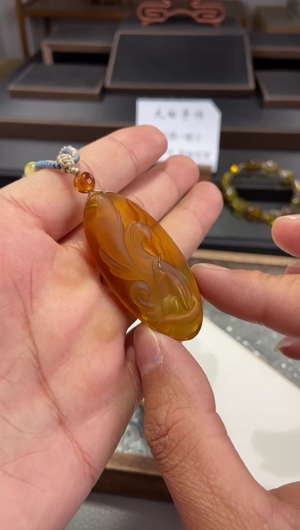 琥珀颈饰未镶嵌九尾狐吊坠