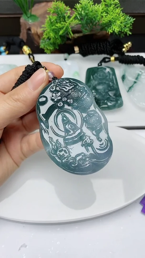 【闪购商品】翡翠颈饰未镶嵌          