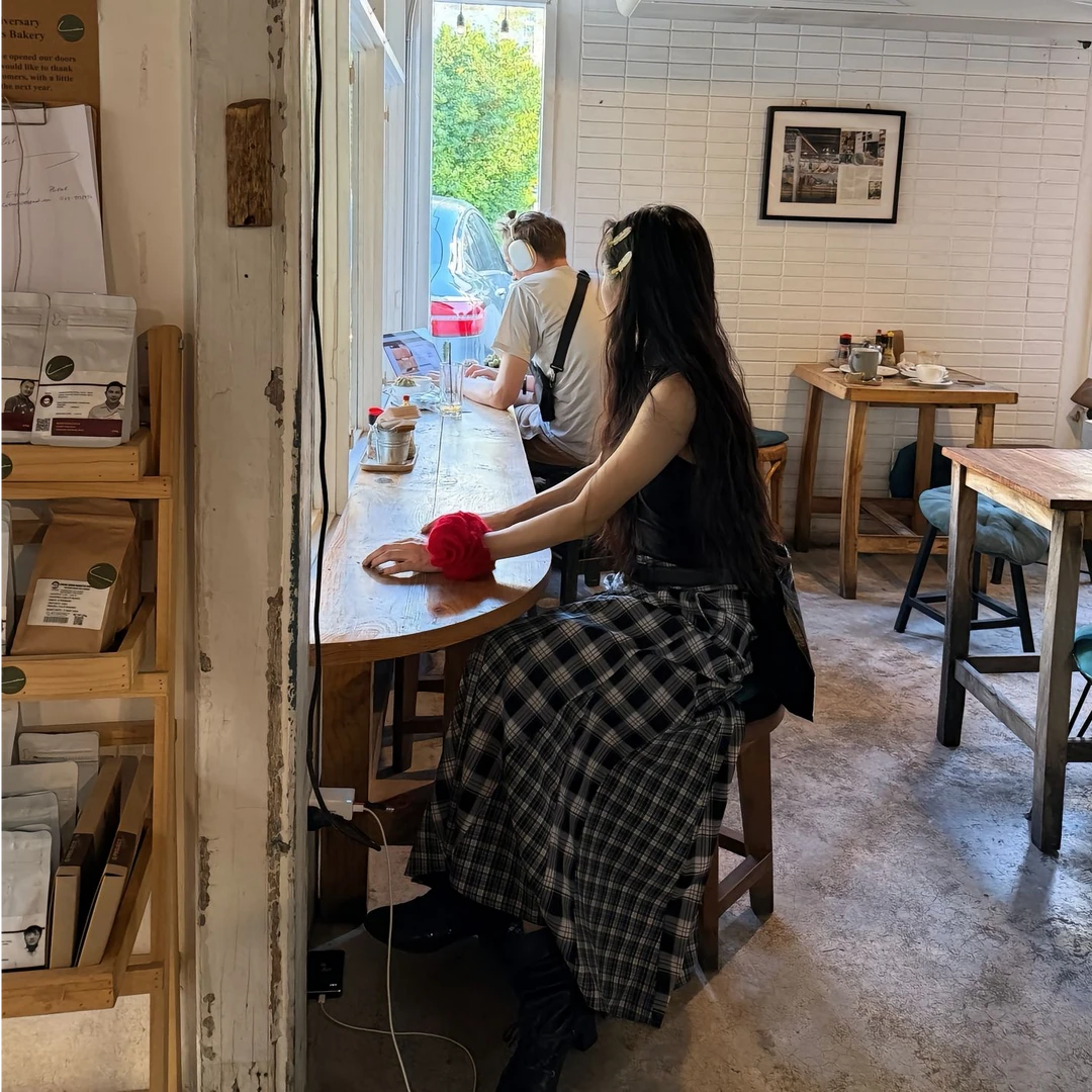 逸语IN choose u笑笑家2025春季大裙摆拼接格子裙半身裙显瘦85608