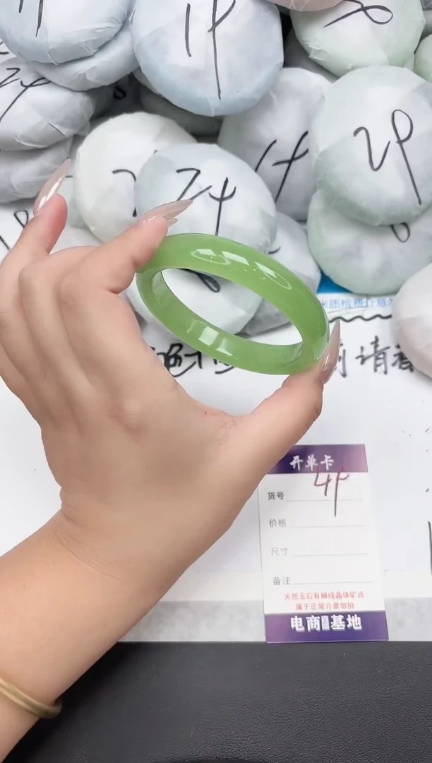 未镶嵌手镯石英质玉49-64.3