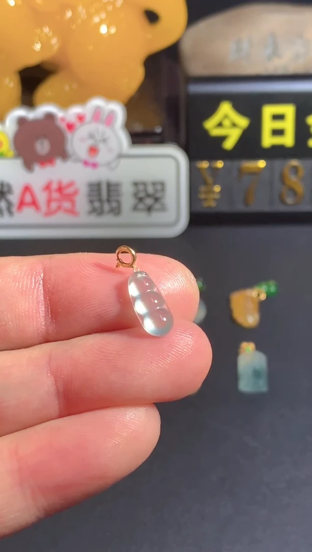 颈饰18K金镶嵌翡翠