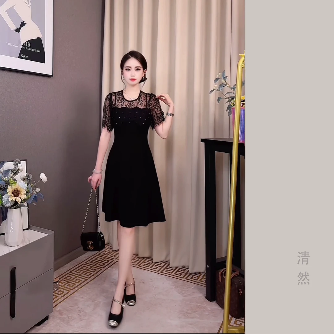 气质夏季圆领蕾丝拼接烫钻拼接法式小黑裙显瘦连衣裙复古收腰