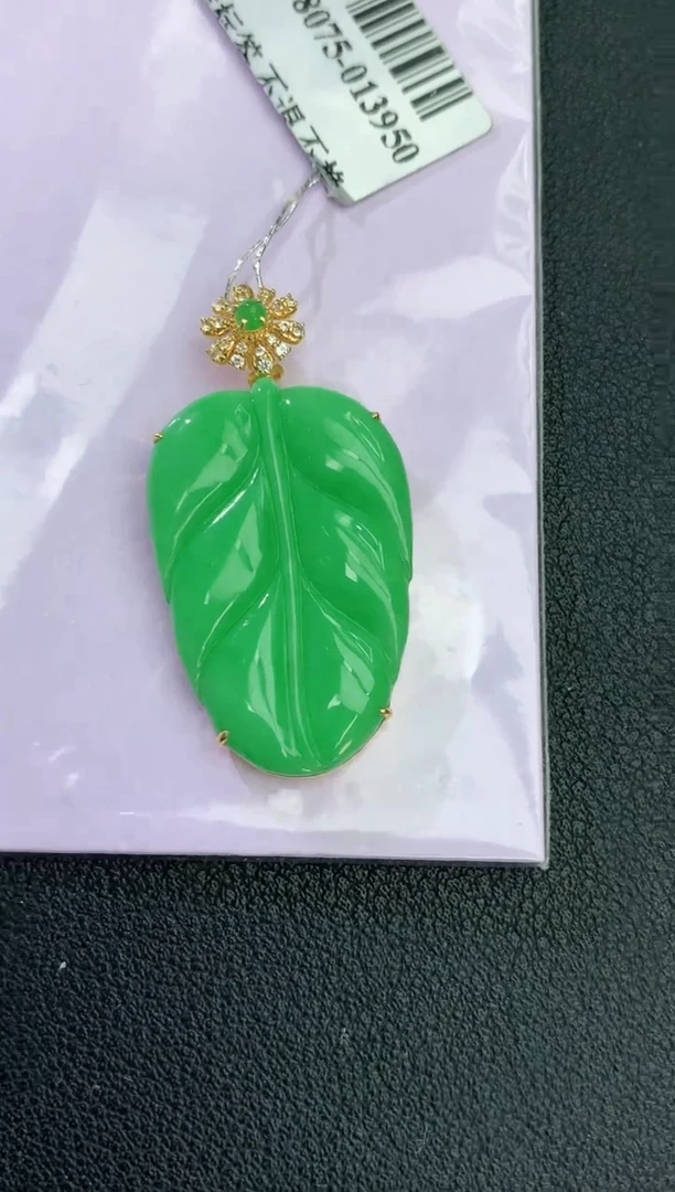 颈饰18K金镶嵌翡翠赠礼盒证书 麦麦