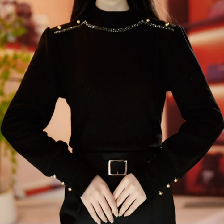 初春季新款印钻钉扣设计感女款爆款打底衫