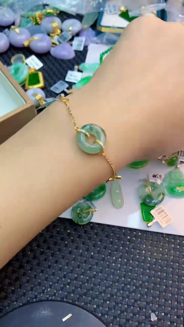 颈饰未镶嵌翡翠1