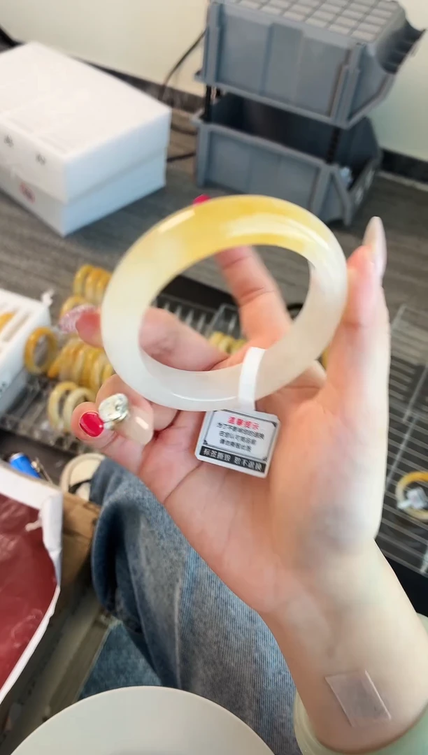 未镶嵌手镯石英质玉1.56.57