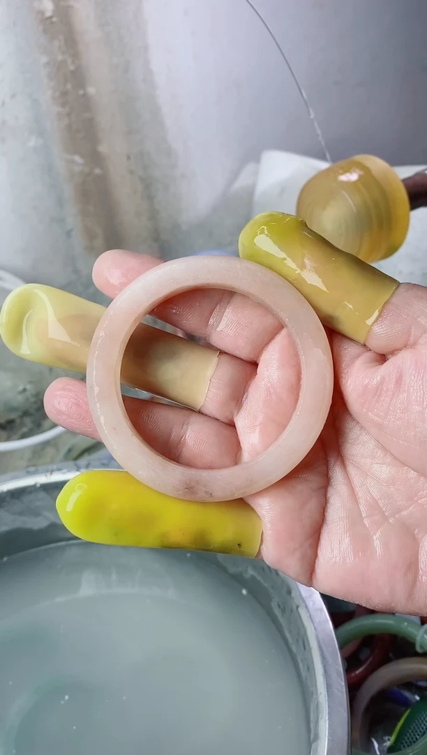 石英质玉手镯未镶嵌定制58