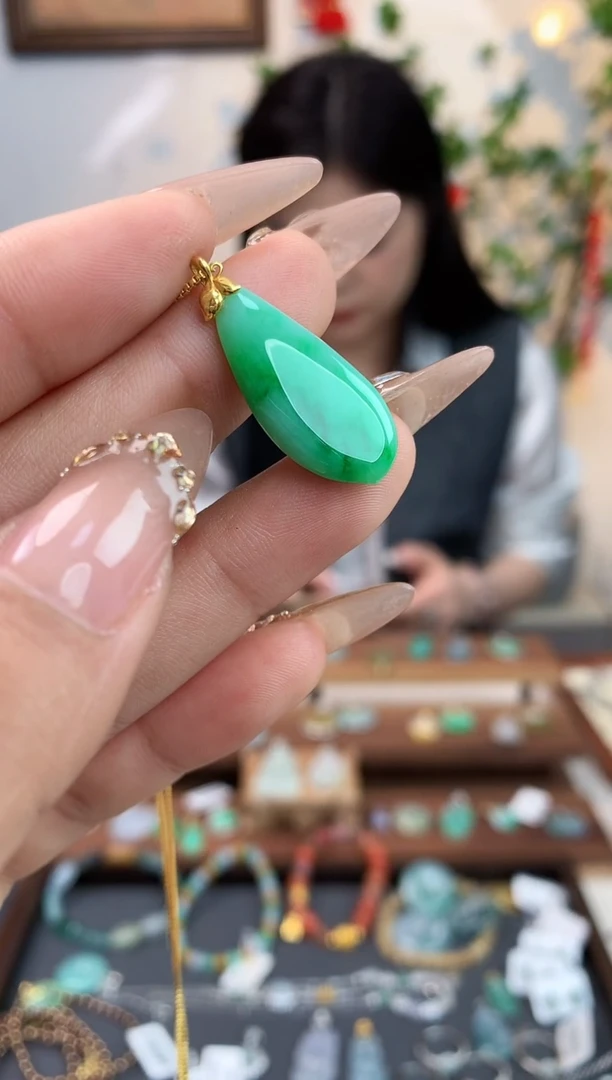 【闪购商品】翡翠吊坠(不含链)18K金镶嵌福瓜