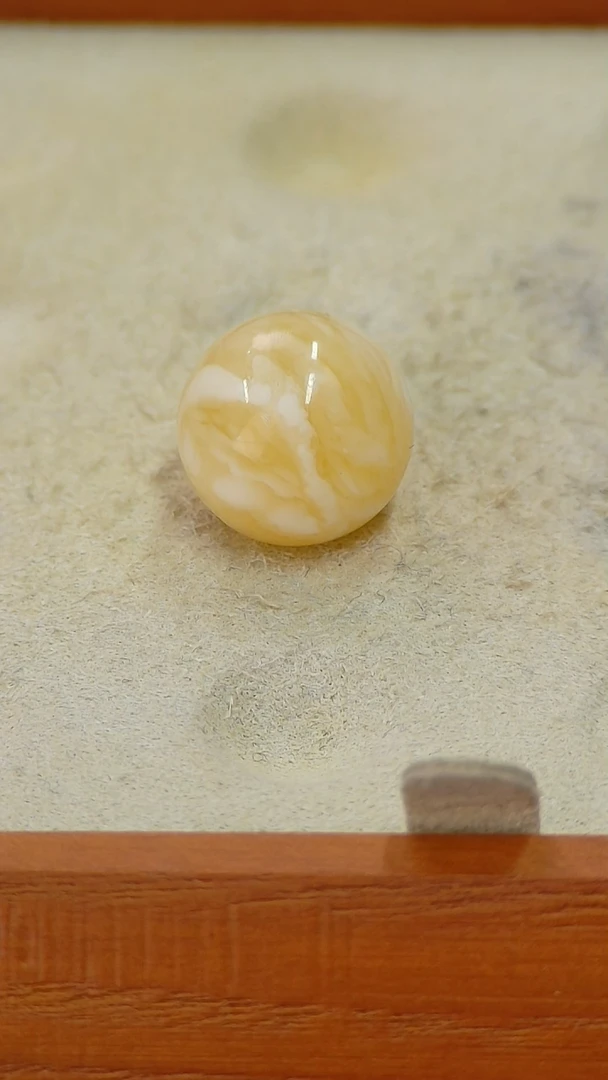 【闪购商品】蜜蜡裸石未镶嵌俄料圆珠140.1mm1.52克