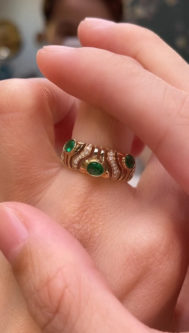 18K金镶嵌戒指祖母绿阿富汗主石：0.53ct