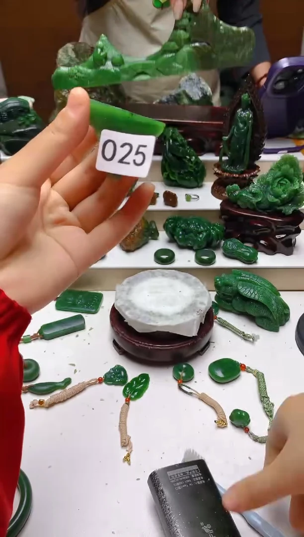 未镶嵌和田玉（碧玉）摆件1