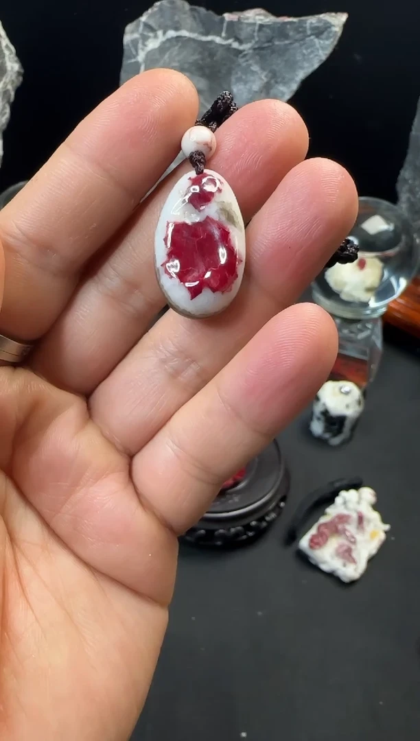 天然辰砂天然朱砂晶体原石吊坠挂件