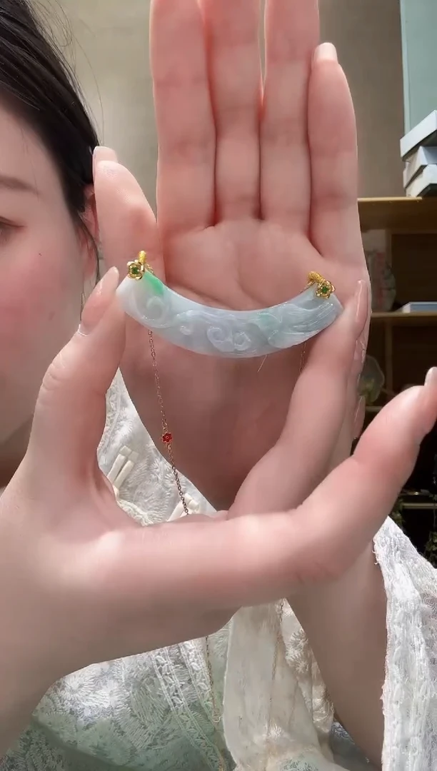 【闪购商品】翡翠未镶嵌颈饰吊坠