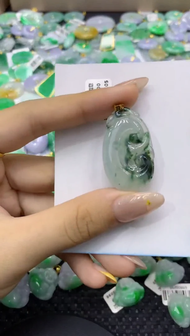 颈饰18K金镶嵌翡翠天然缅甸翡翠A货