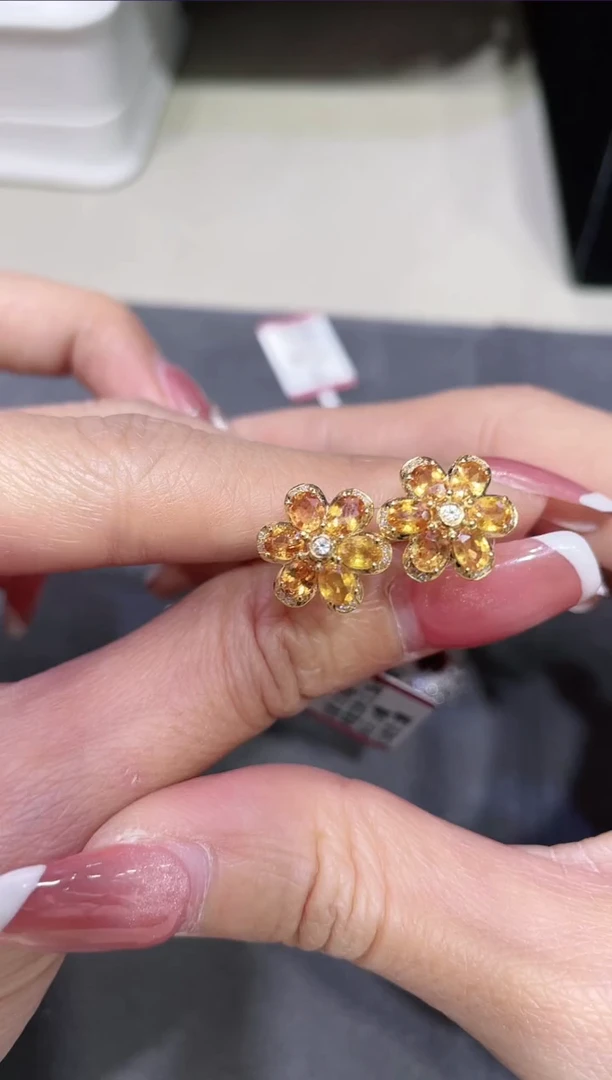 18K金镶嵌彩色蓝宝石耳饰