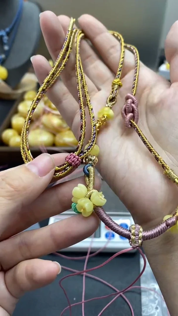 琥珀未镶嵌珠宝奇石的绳子528