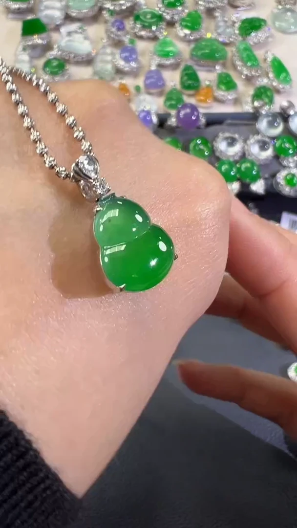 吊坠(不含链)18K金镶嵌翡翠A688|24800