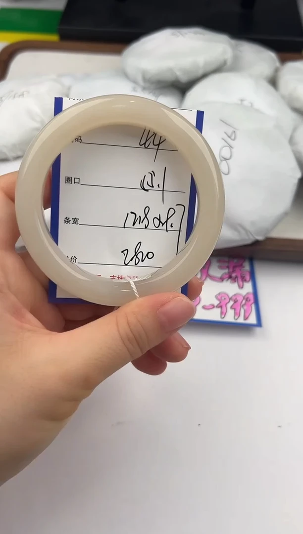 未镶嵌手镯和田玉44颜色微差无瑕疵