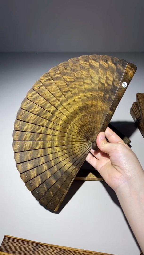 金丝楠18厘米金丝楠木阴沉乌木扇615