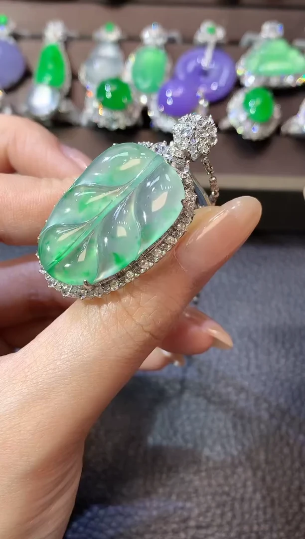 翡翠18K金镶嵌吊坠(不含链)C66翡翠多样性发货一件