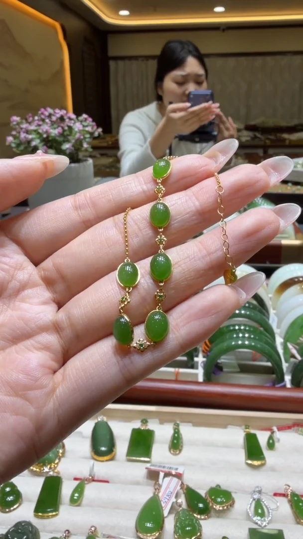 颈饰18K金镶嵌和田玉手链