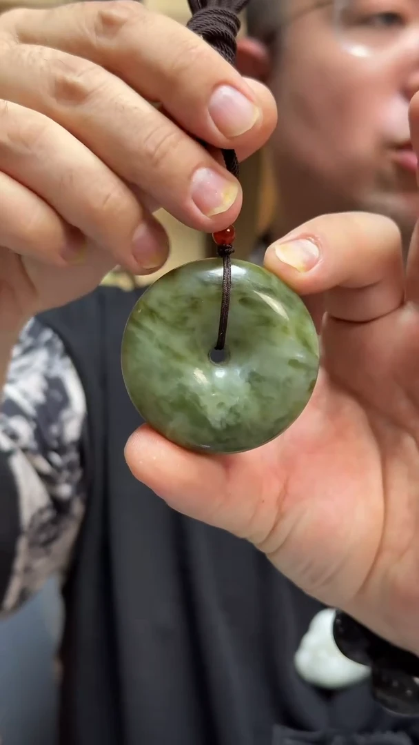 岫玉未镶嵌颈饰平安扣 大