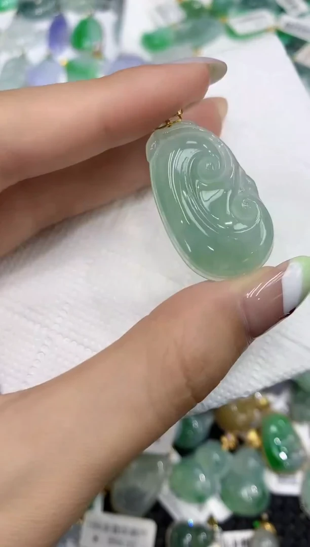 翡翠18K金镶嵌颈饰111111111111